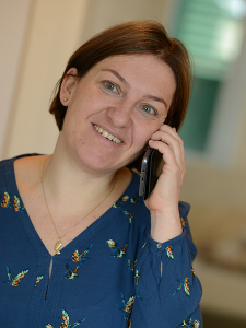 Aline Sommer Kundenbetreuung am Telefon